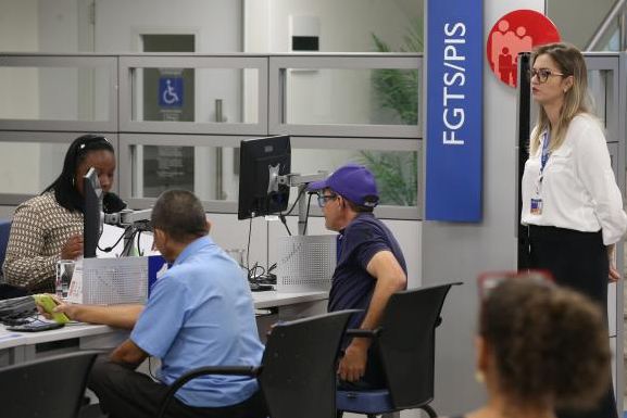 Publicada MP que libera saque do PIS/Pasep para idosos